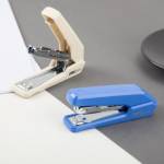 Степлер №10 Deli 15 л. Essential Е0271 ассорти 1056408